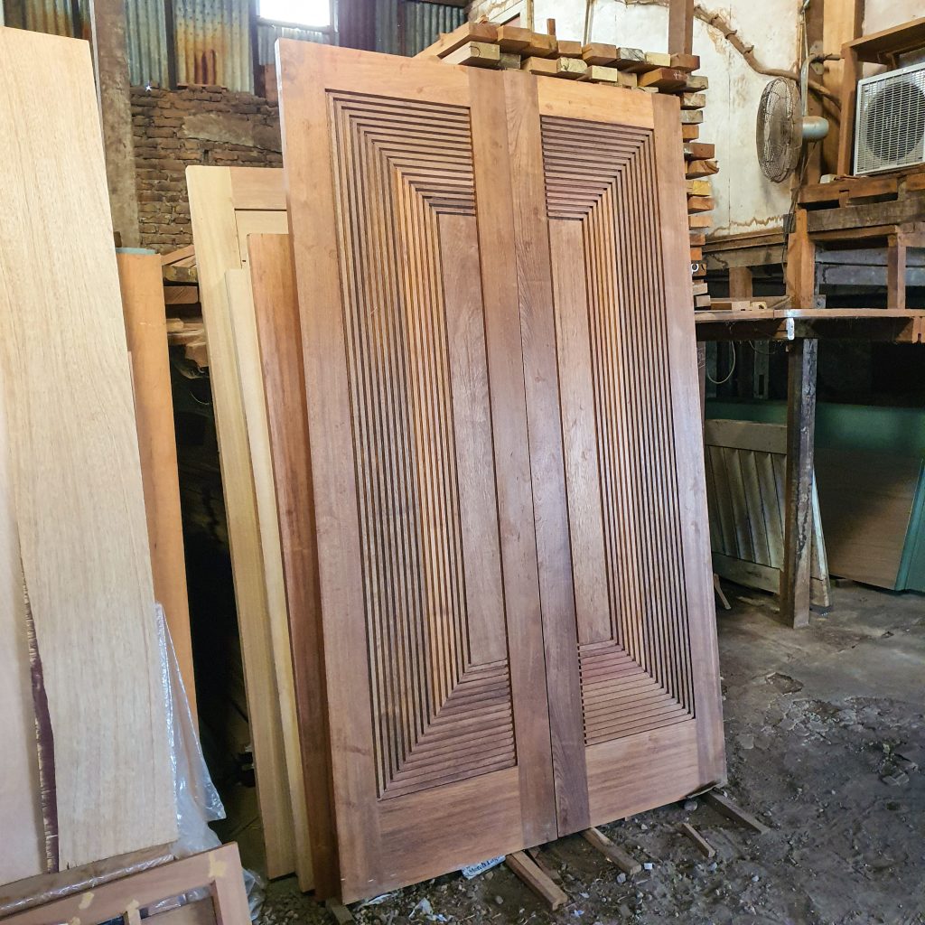 pintu kayu